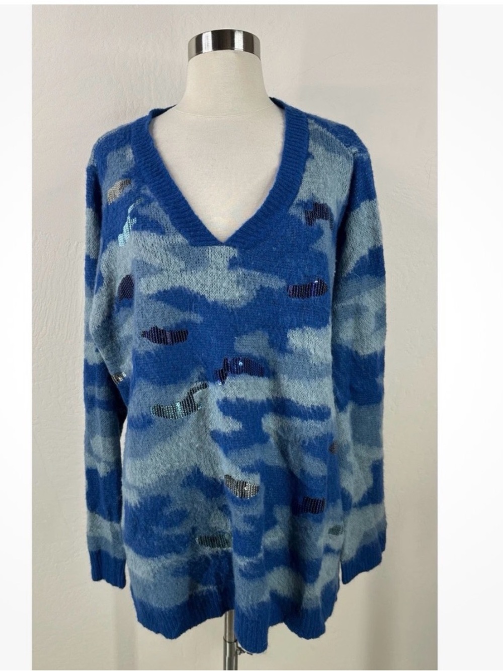 LOGO Lavish Camouflage Sequin V-Neck Sweater